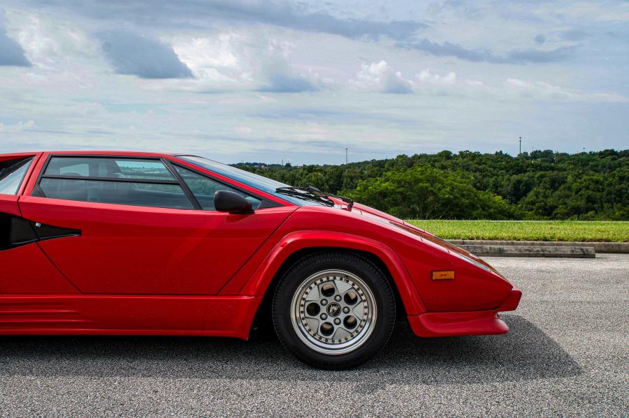 Детали экстерьера Lamborghini Countach LP5000 S Quattrovalvole 1988 года  (фото 43 из 146)